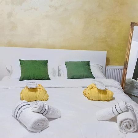 Cozy Penthouse In A New Business Building In City Center. Free Private Parking Lägenhet Cluj-Napoca Exteriör bild