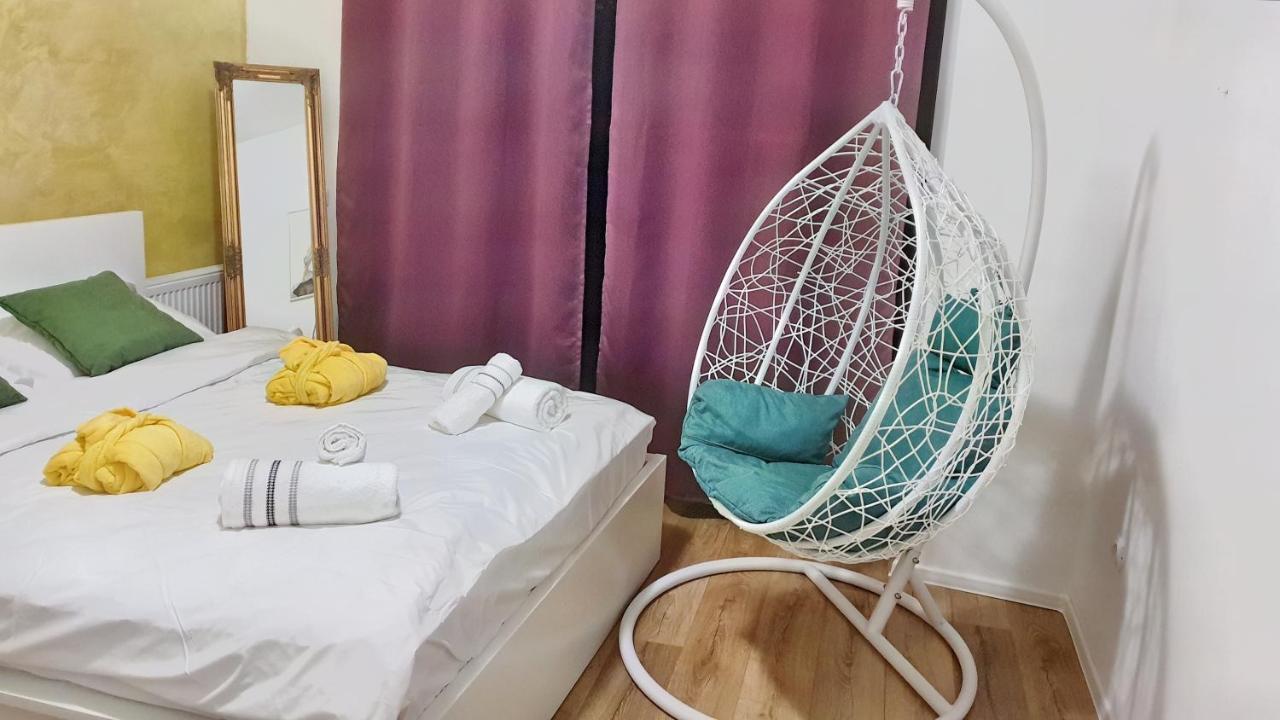 Cozy Penthouse In A New Business Building In City Center. Free Private Parking Lägenhet Cluj-Napoca Exteriör bild