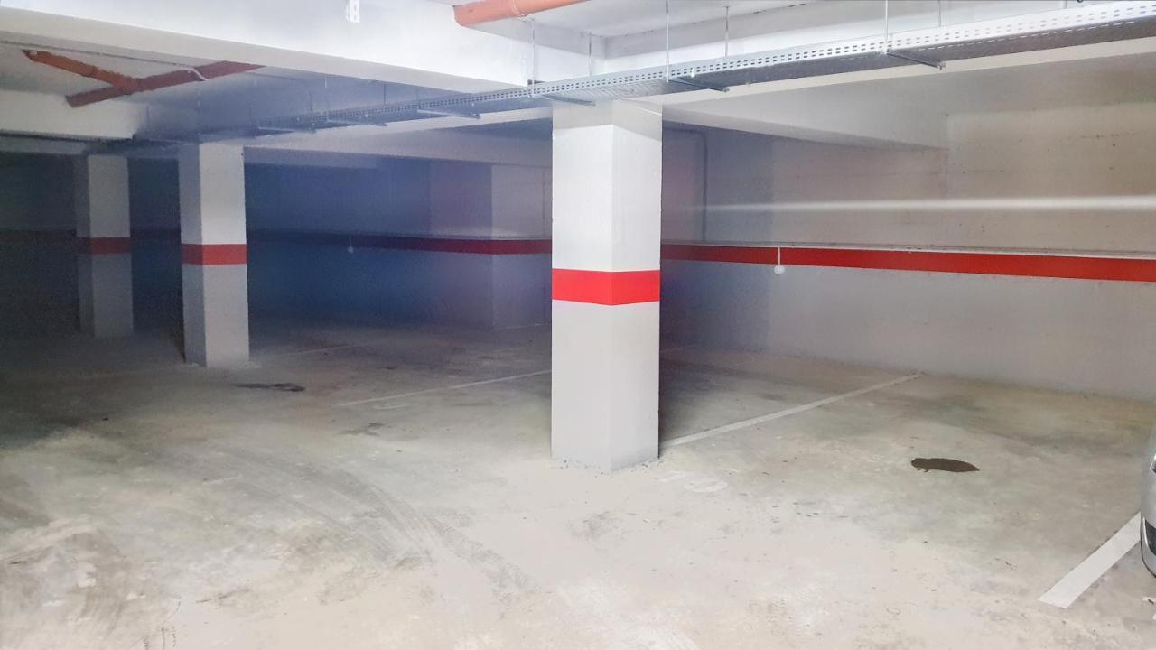 Cozy Penthouse In A New Business Building In City Center. Free Private Parking Lägenhet Cluj-Napoca Exteriör bild