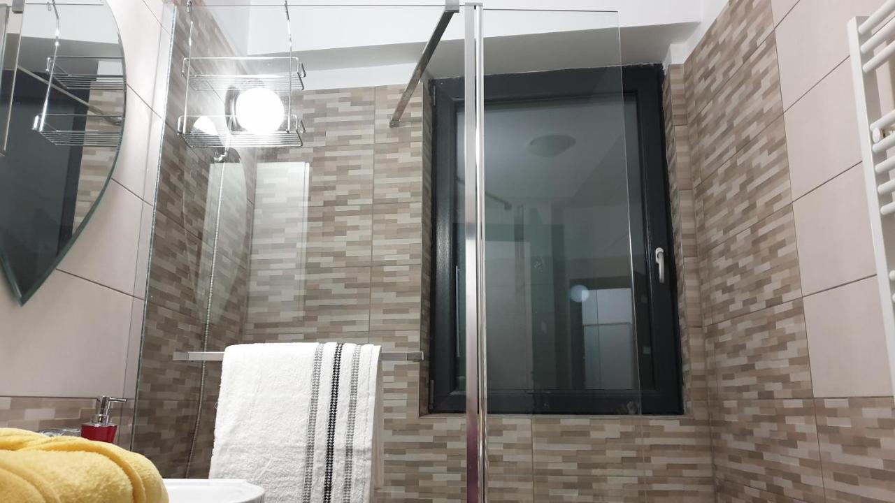 Cozy Penthouse In A New Business Building In City Center. Free Private Parking Lägenhet Cluj-Napoca Exteriör bild
